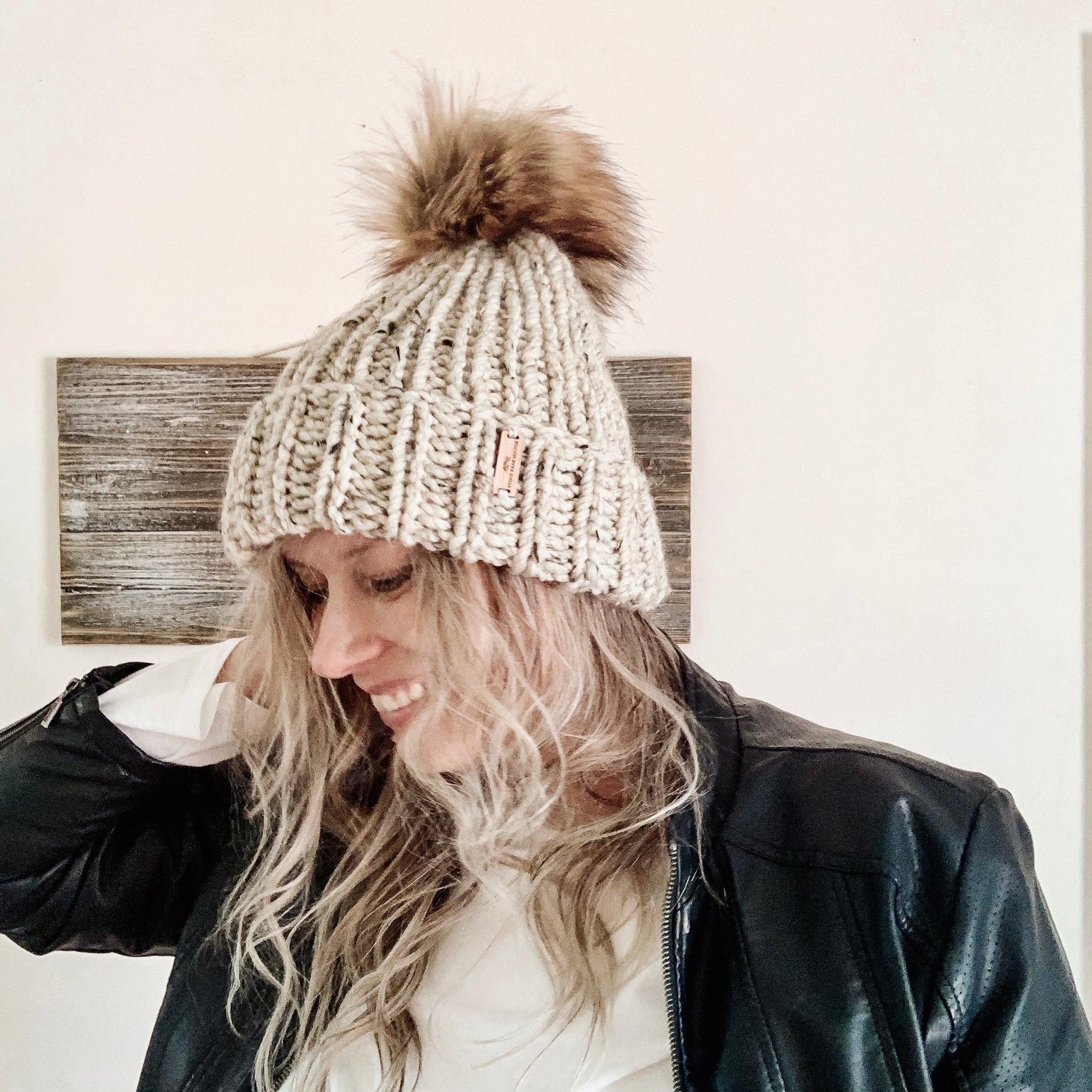 Chunky Knits: Cozy Hats, Scarves and More Made Simple with Extra-Large Yarn  – Sommer Street's Macmillan Store